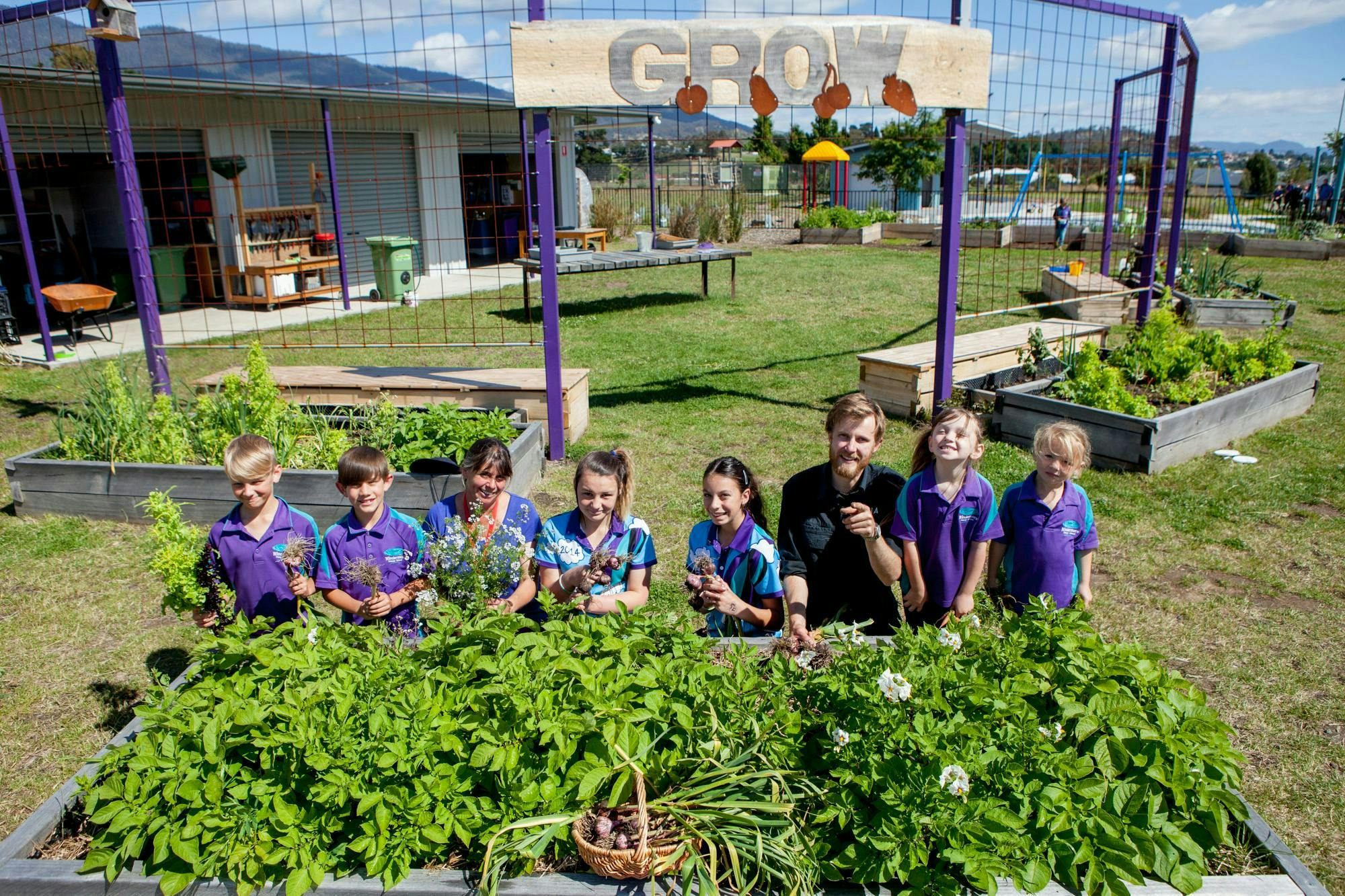 Students and 24CG Program Manager Reuben Parker-Greer at Windermere Primary School 2014.